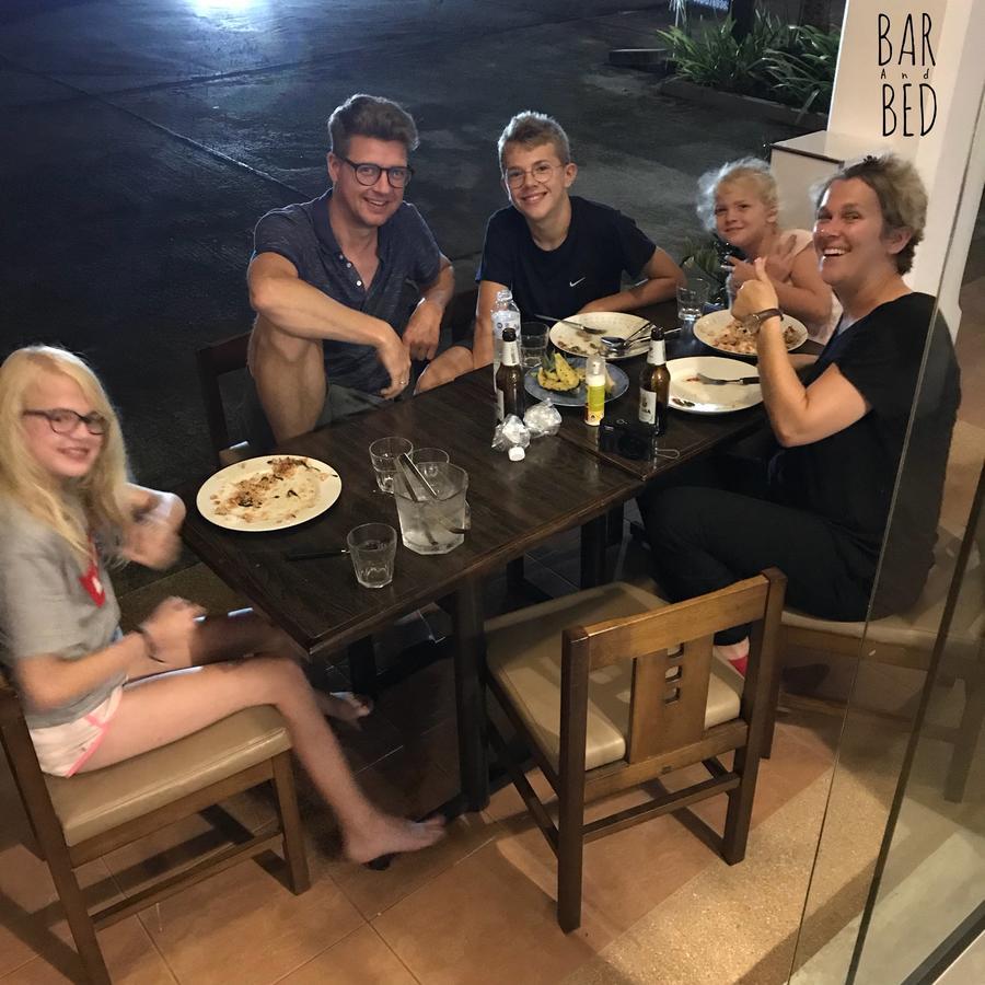 Barandbed Urt Hostel Surat Thani Luaran gambar